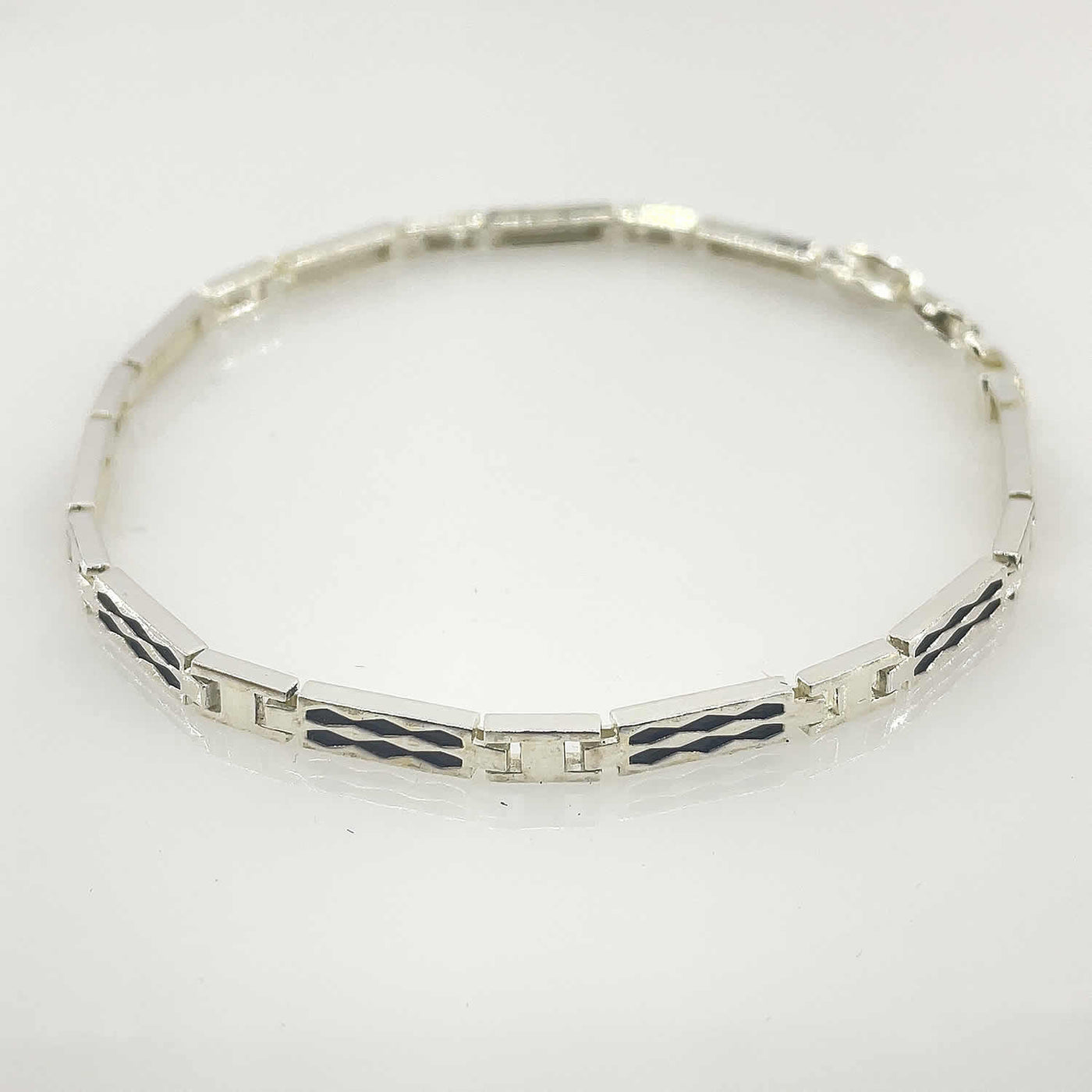 Men's Silver Striking Link Sleek Bracelet Diamond motif 92.5 Pure Silver