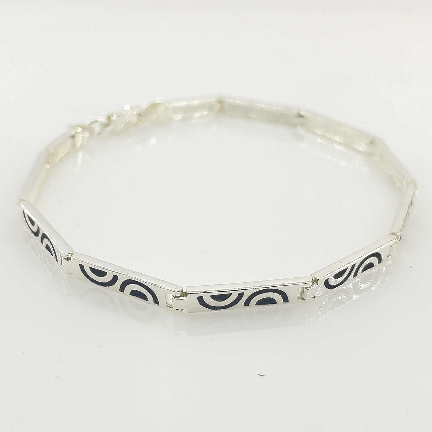 Men's Silver Striking Link sleek bracelet oval motif 92.5 Pure Silver