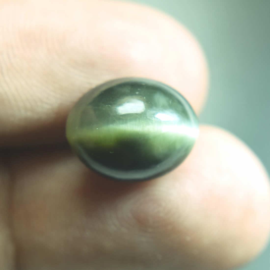 BLUEMONDS Natural Cat's eye Pawne ratti size 2.75 ratti to 11.75 ratti Lahsuniya (Certified loose Cat's eye Stone)